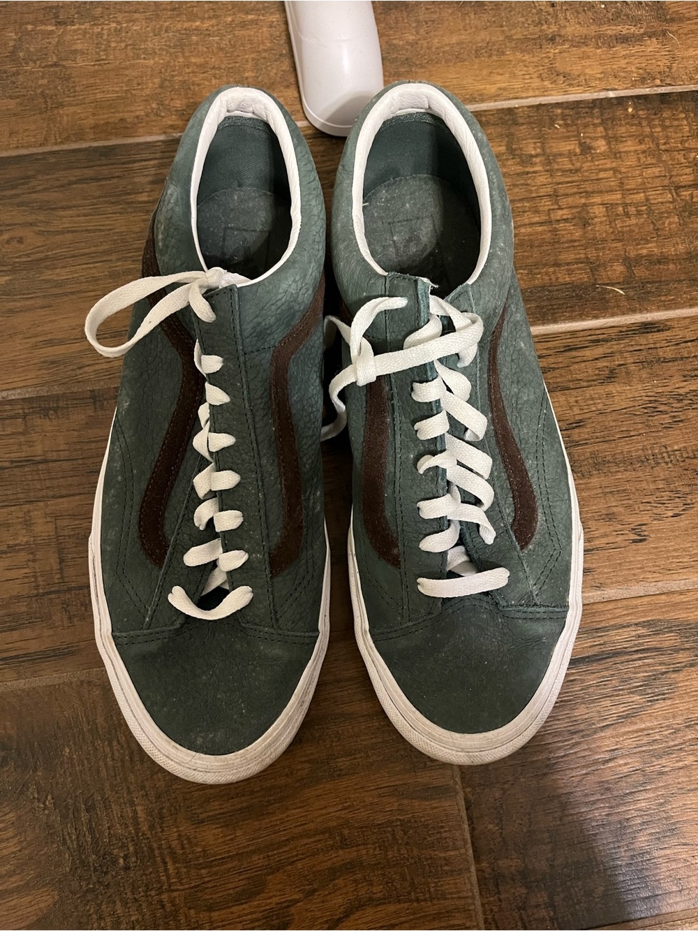 Men's Green Suede Low-Top Sneakers with Black Accent